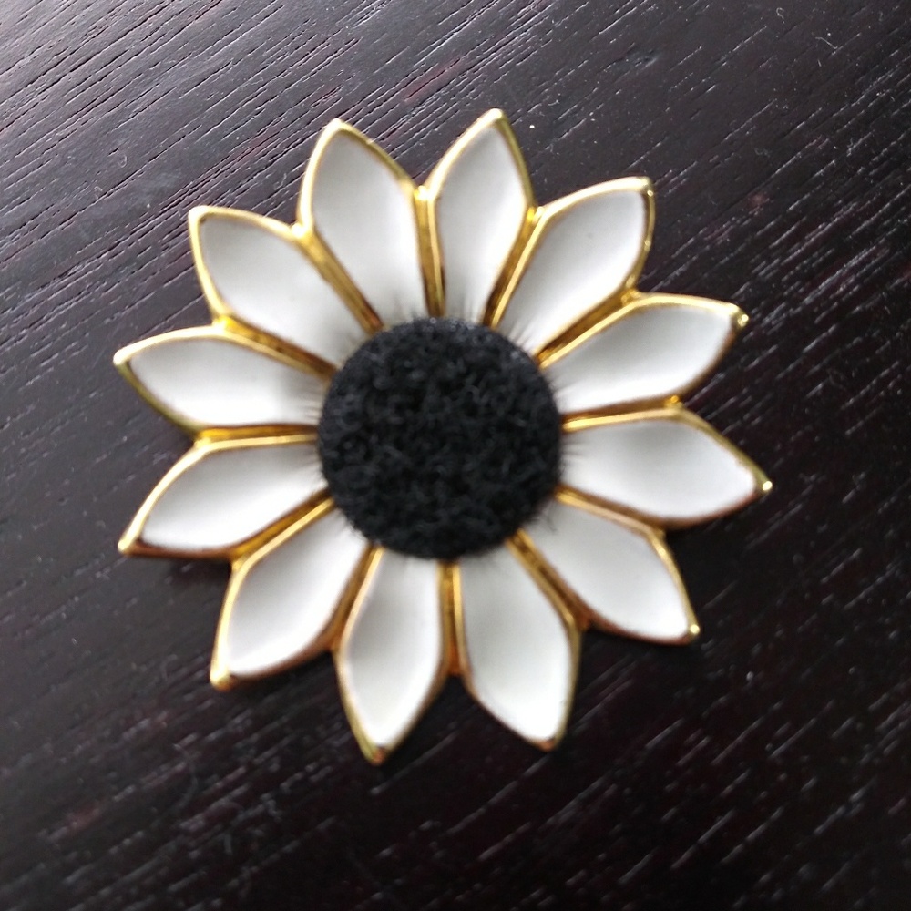 Vintage Flower Power Brooch - Picture 1 of 3